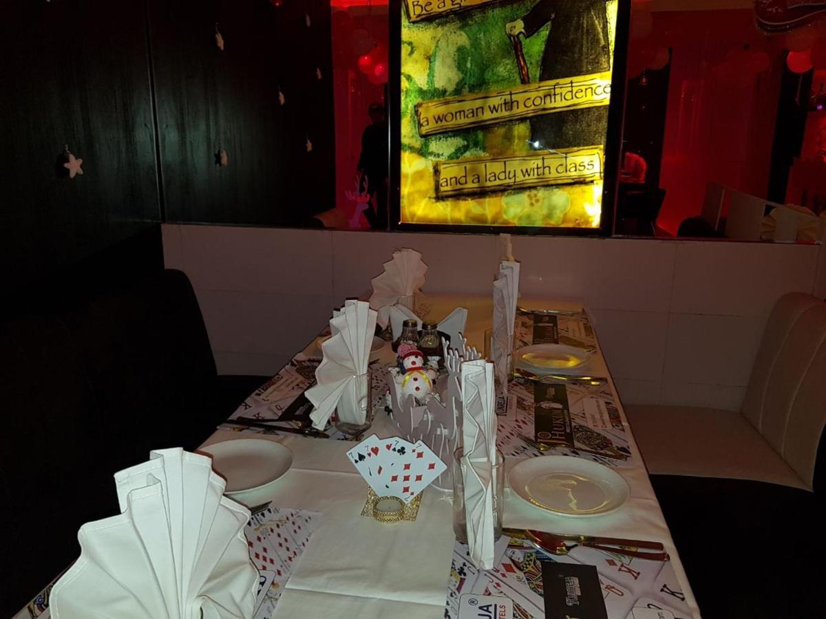 Hotel Mandakini Lush Kanpur Exteriör bild