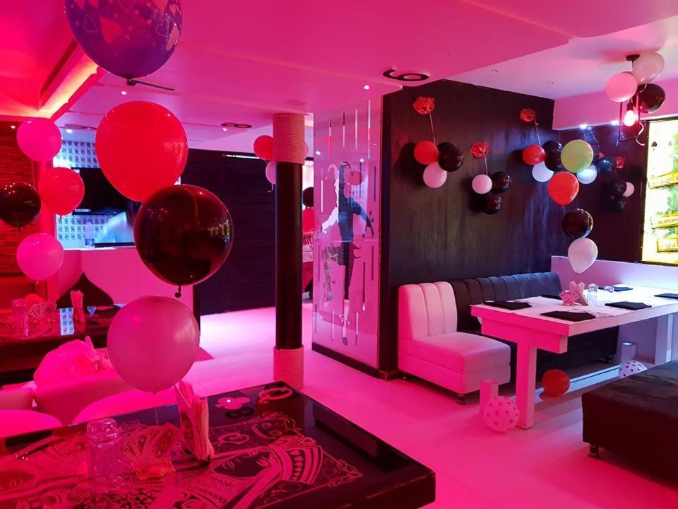 Hotel Mandakini Lush Kanpur Exteriör bild